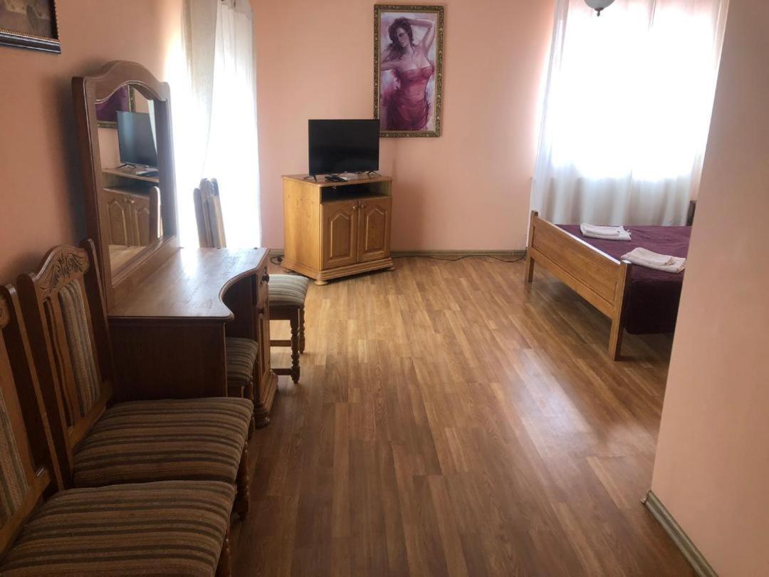 Hotel Nikolet 穆卡切沃 外观 照片